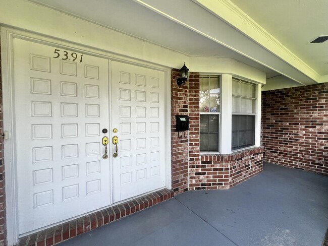 Building Photo - 5391 Golf Course Dr