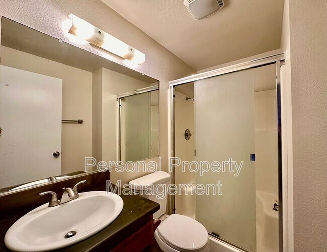 Building Photo - 14208 NE 85th St