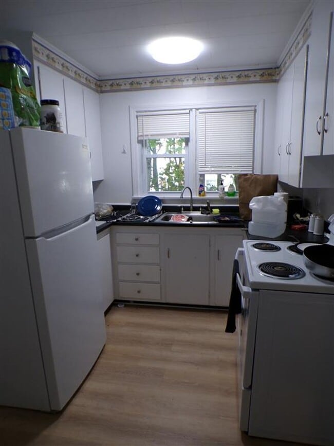 Building Photo - 207 Main St