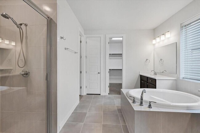 Building Photo - 135 Independence Dr