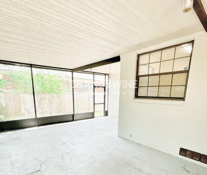 Building Photo - 2255 Tegner Dr