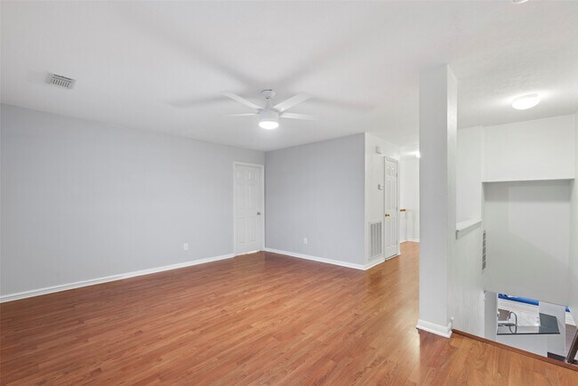 Building Photo - 9023 Eaglecove Dr