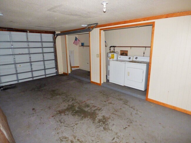 Building Photo - 3074 Broadpoint Dr