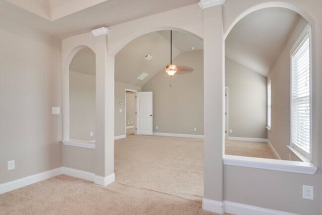 Building Photo - 260 Wentworth Pl