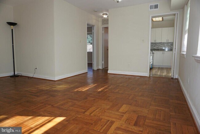 Building Photo - 1322 Fort Myer Dr