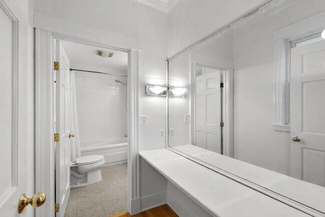 Building Photo - 114 Trowbridge St