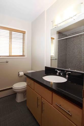 Building Photo - Cozy Condo at Marquam Court. Near OHSU with Parking and Storage-