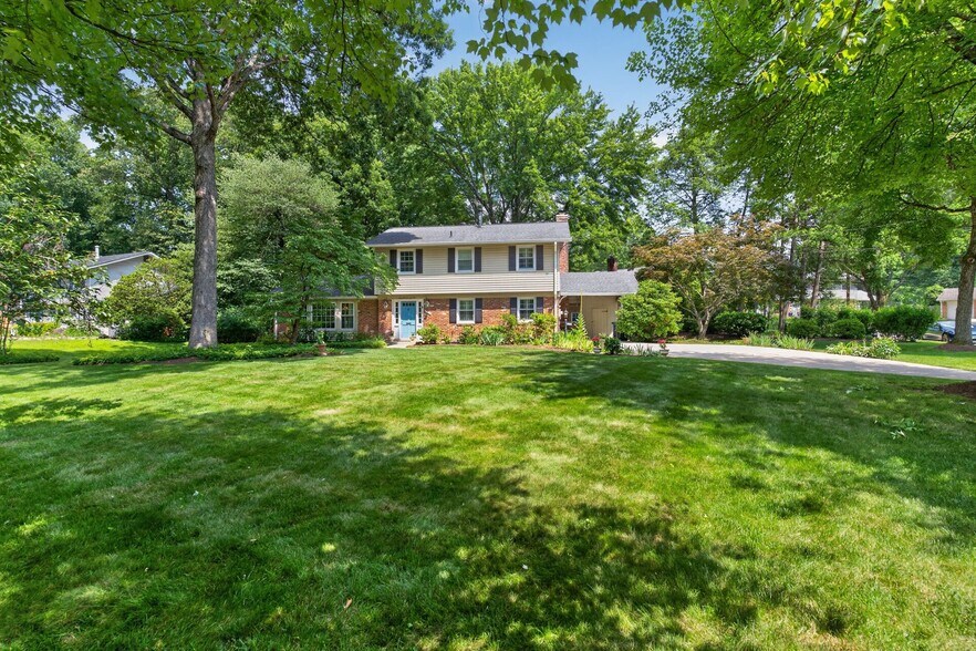 Front year - 6905 Stonewood Ct