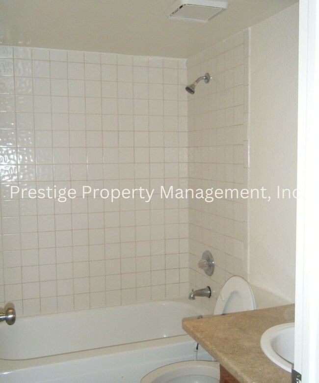 Building Photo - Uniquely Designed Floor-plan!!