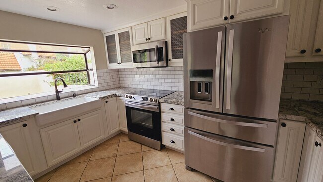 Building Photo - CESPED - AMAZING VIEWS, LUXURY UPDATED 4 BR HOME IN TIERRASANTA
