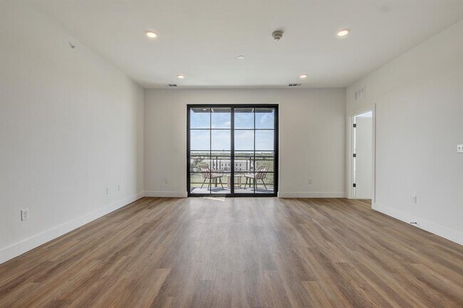 Building Photo - 4315 S Congress Ave
