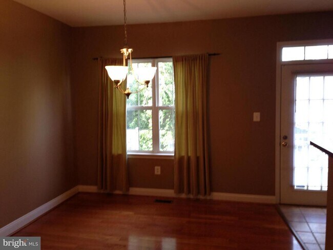 Building Photo - 2207 Kimball Pl