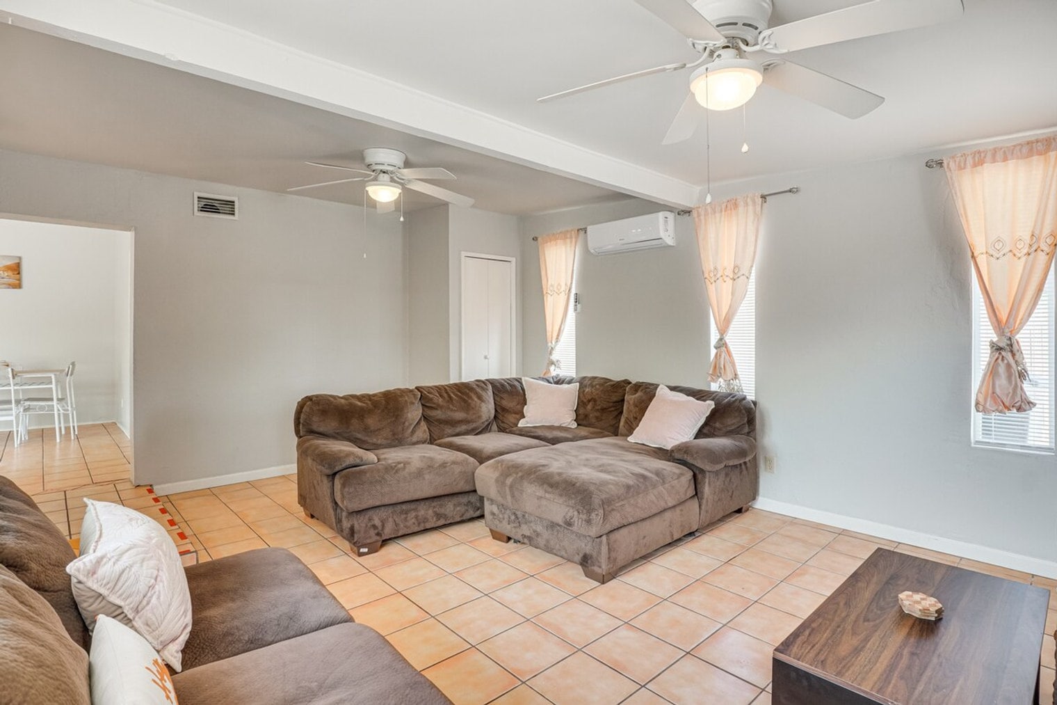 Building Photo - 858 E Alturas St