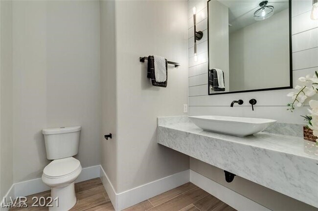 Building Photo - 794 Bolle Way