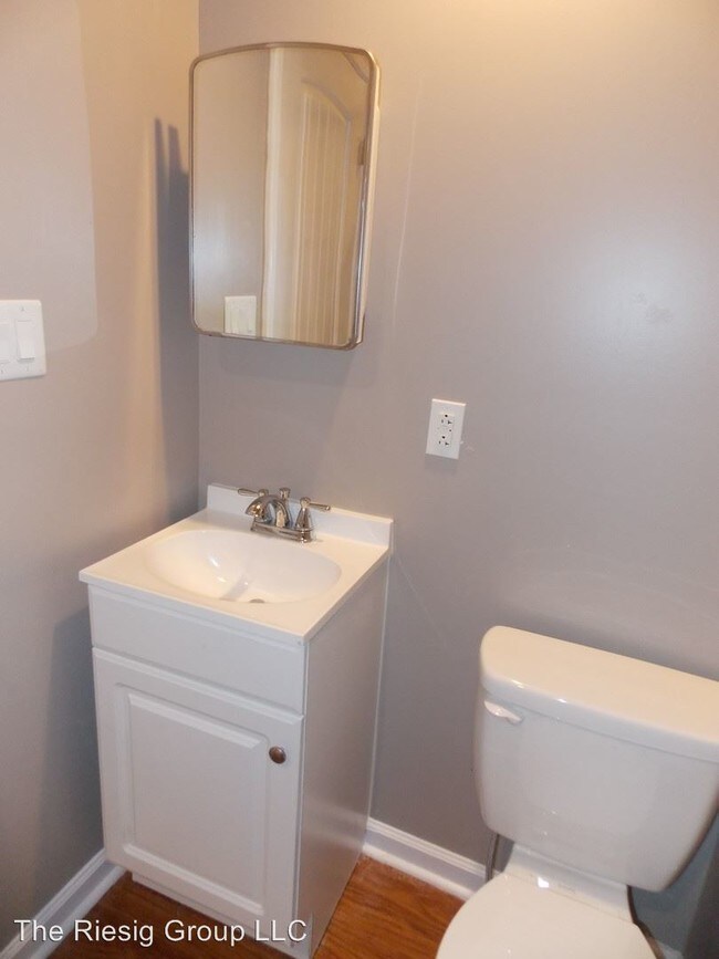 Building Photo - 550 Smith St