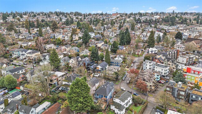 Building Photo - 3bd/3ba Seattle Home