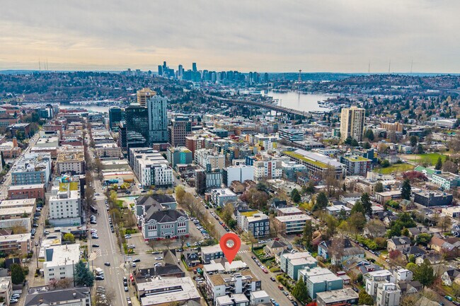 Building Photo - 5210b Brooklyn Ave NE