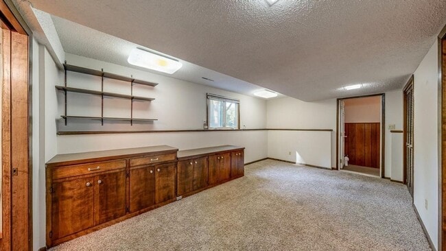 Building Photo - Spacious and Character-filled 5 BR 3 Bath ...