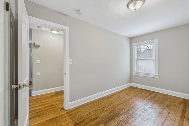 Building Photo - Adorable Home, Harwood Floors and Convenie...