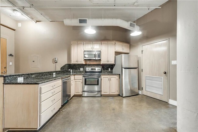 Building Photo - 2220 Canton St