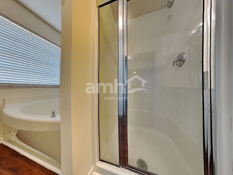 Building Photo - 539 Rockbridge Dr