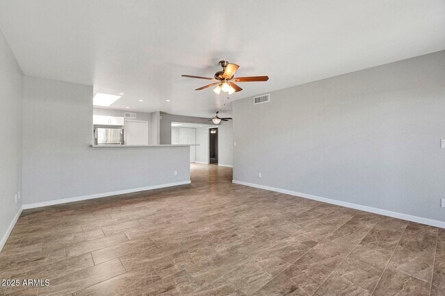 Building Photo - 2515 E Villa Maria Dr