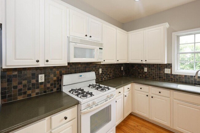 Building Photo - 2895 Haynes Club Cir SW