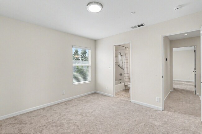 Building Photo - 808 Lenzen Ave