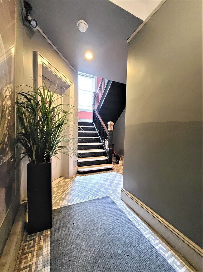 Building Photo - 10 66th St