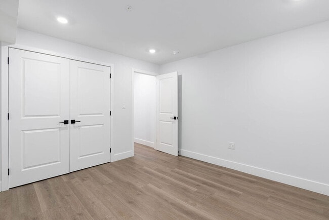 Building Photo - 2057 E Rush St