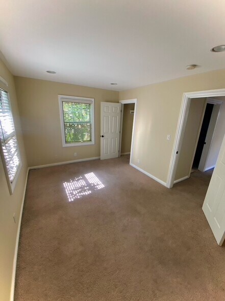 Building Photo - 11647 Ayres Ave