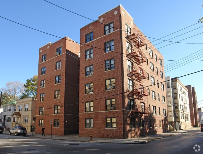 Primary Photo - 150 Livingston Ave