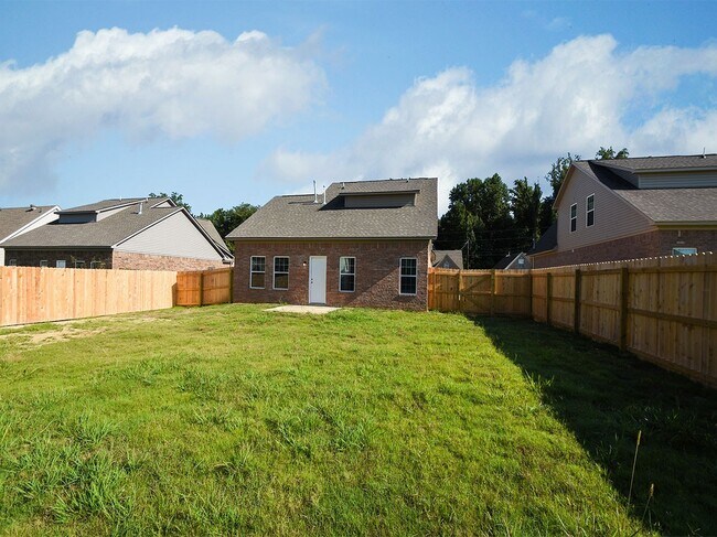 Building Photo - Built in 2019. 4 beds, 2.5 bath home with ...