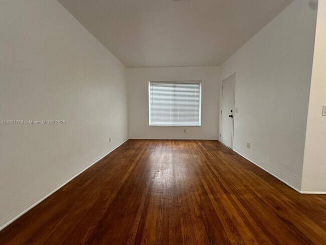 Building Photo - 1567 S Le Jeune Rd