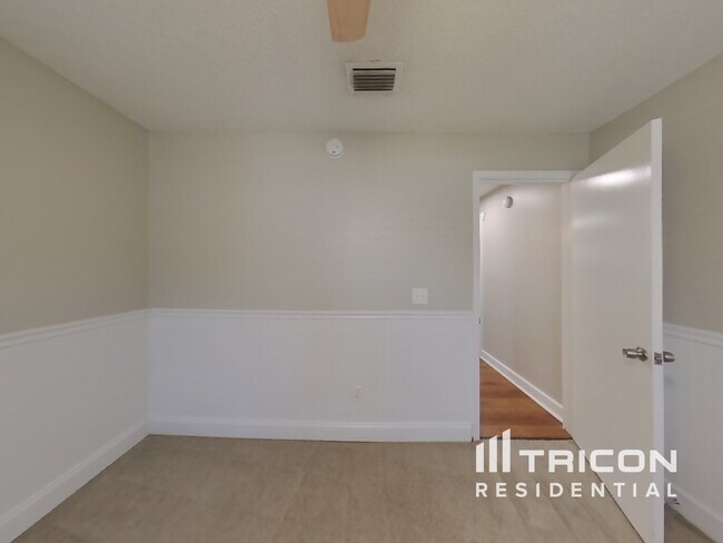 Building Photo - 344 Dijon Dr S