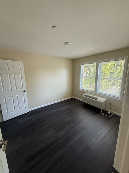Building Photo - 219 Redmond St