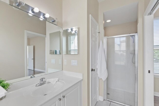 Building Photo - 3034 Cummings Ave