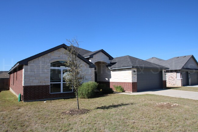 Building Photo - Beautiful Temple Home!