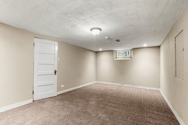Building Photo - Charming Townhome in West Highlands!