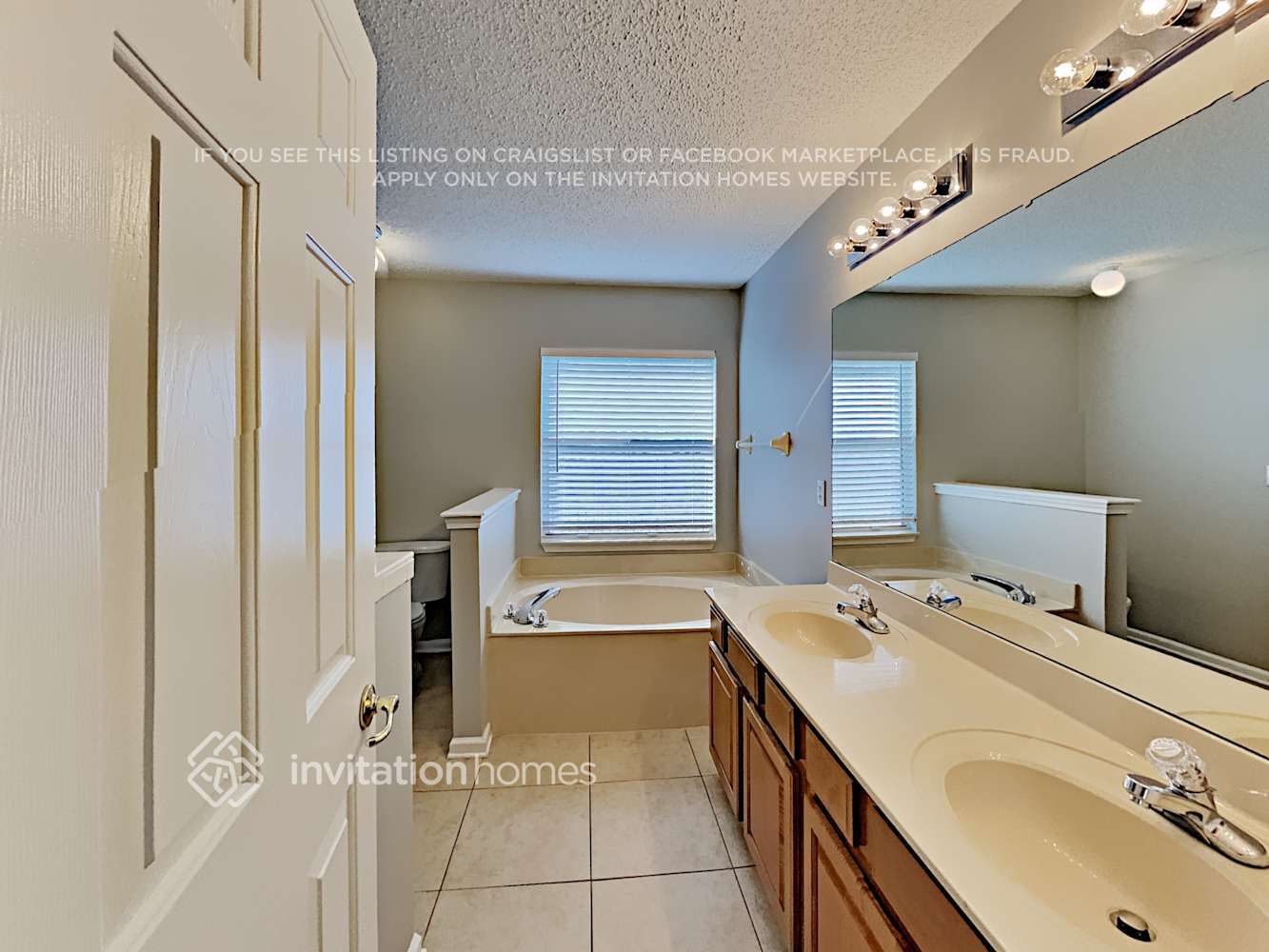 Building Photo - 1623 Canopy Oaks Dr