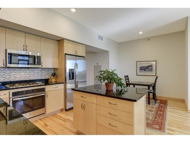 Building Photo - 740 Portland Ave