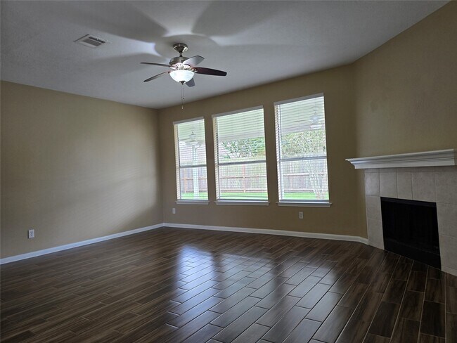 Building Photo - 1820 Branch Hill Dr