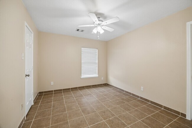 Building Photo - 20110 Saddle Ranch Dr