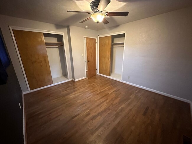 Building Photo - MIDTOWN 3 Bdrm House, All Appliances incl ...