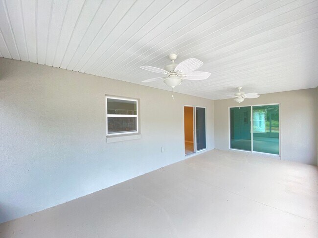 Building Photo - Custom Home - Desirable SW Ocala neighborhood 3/2/2 ** Wont Last**