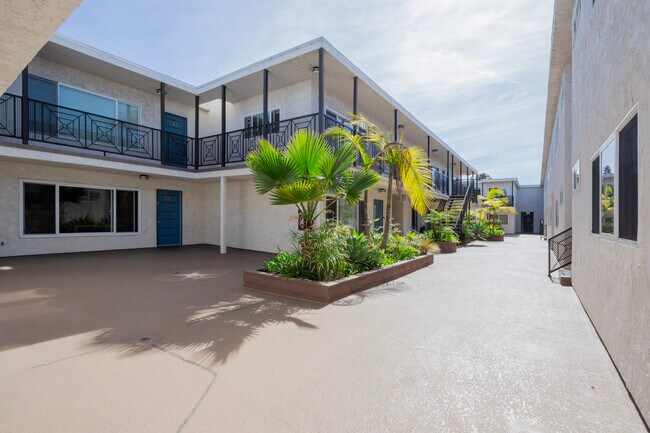 Building Photo - 2721 2nd St