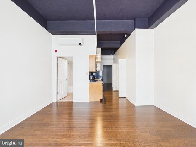 Building Photo - 1600 Chestnut St