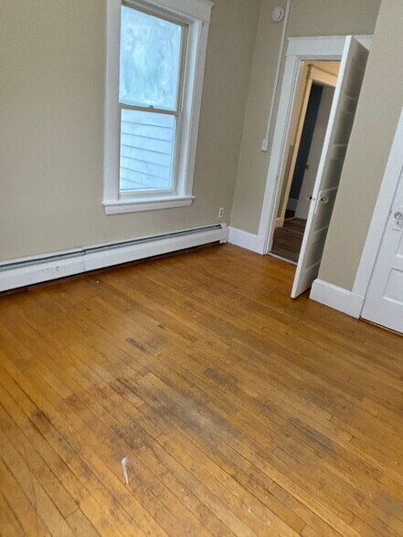 Building Photo - 14 Elm St