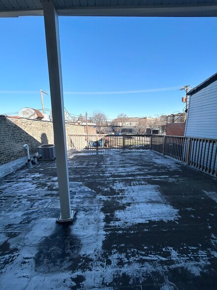 Building Photo - 2827 N Milwaukee Ave