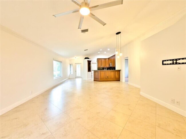 Building Photo - 1583 Presidio Dr